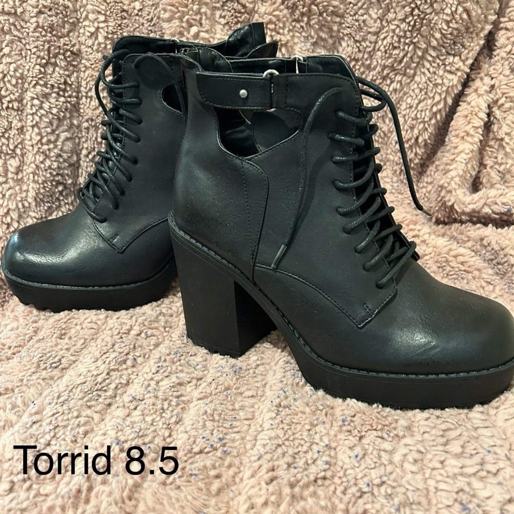 Black Lace Up Boots with Chunky Heel and Durable Sole Used good condition